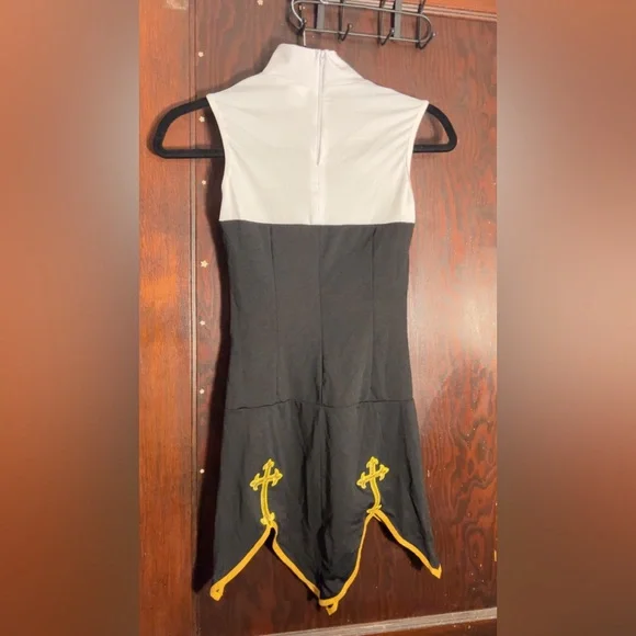 Bad habit nun costume: Spirit Halloween - Picture 3 of 6